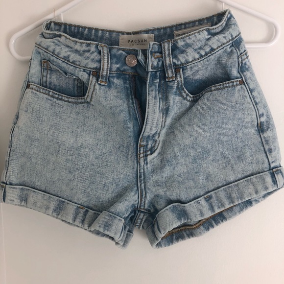 Mom Shorts Light Wash - Picture 2 of 3